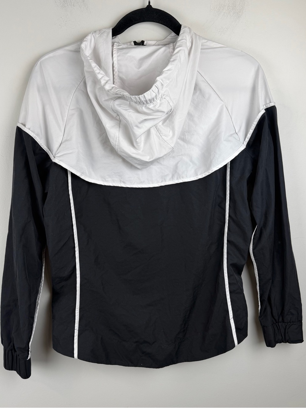 Nike Women’s Black / White Full Zip Hooded Side Pockets Windrunner Jacket Sz XS - Picture 2 of 12